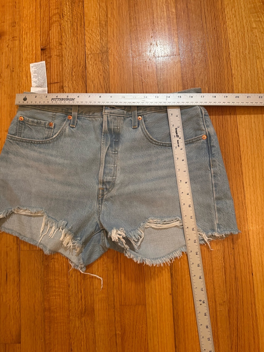 Levi's 501 shorts  denim with a distressed, raw frayed hem size 31(j6) - Picture 8 of 10
